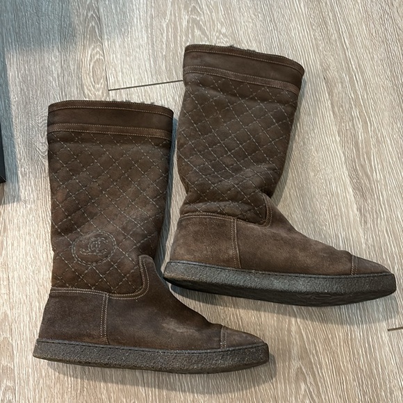 Chanel quilted fur boots - Picture 3 of 7